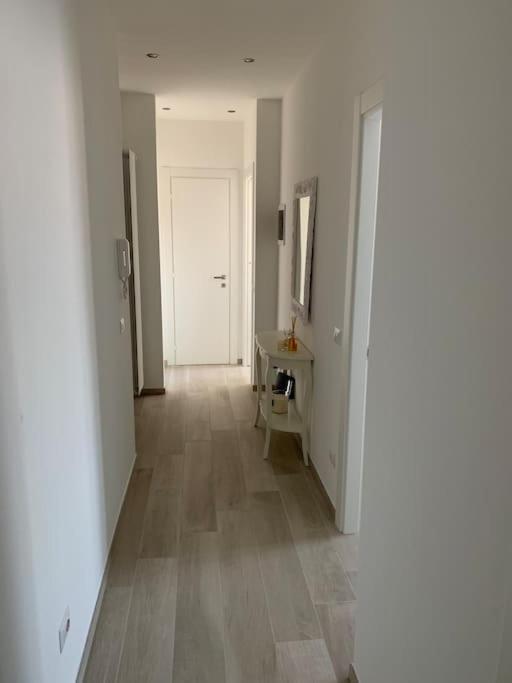 Trilocale Con Vista E Due Bagni Vicino Citylife Apartment Milan